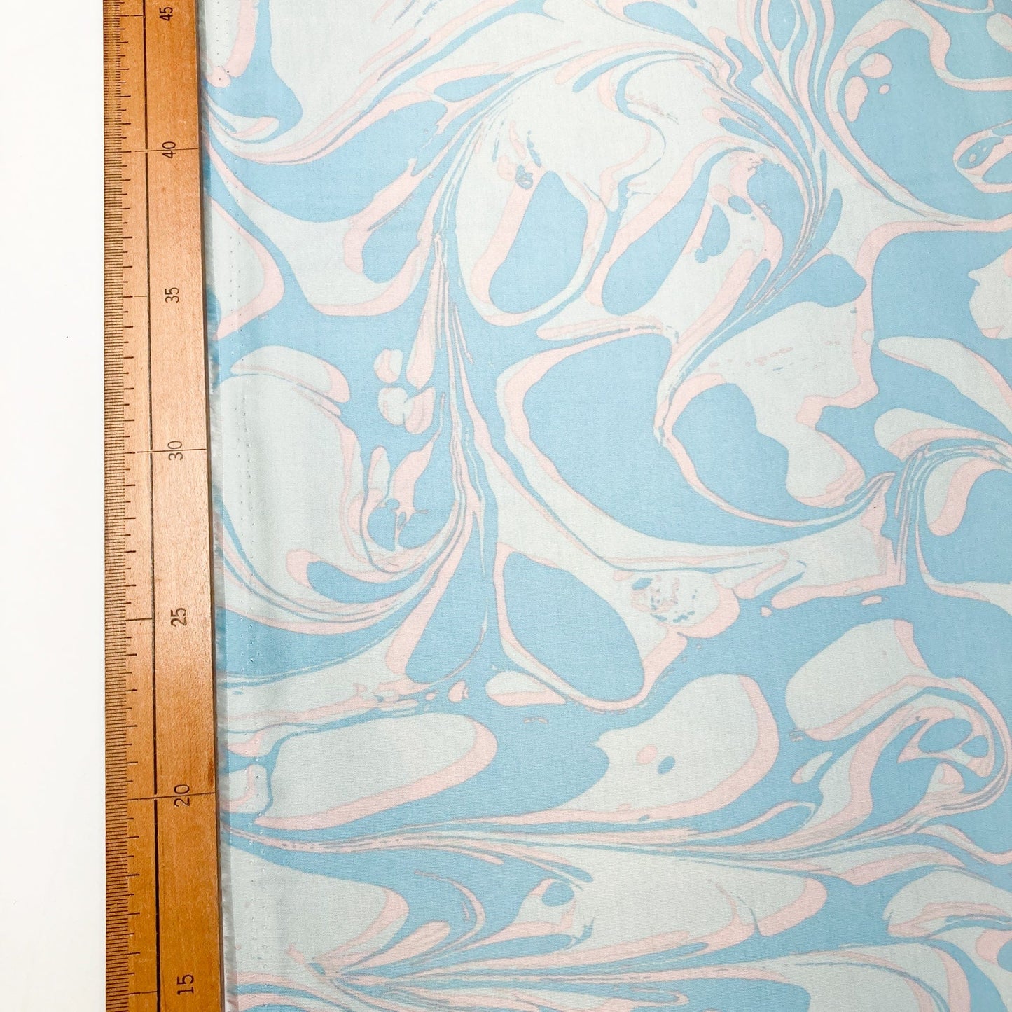 Art Gallery Fabrics 'Slow Summer': Fine Cotton 'Marble Glacier'