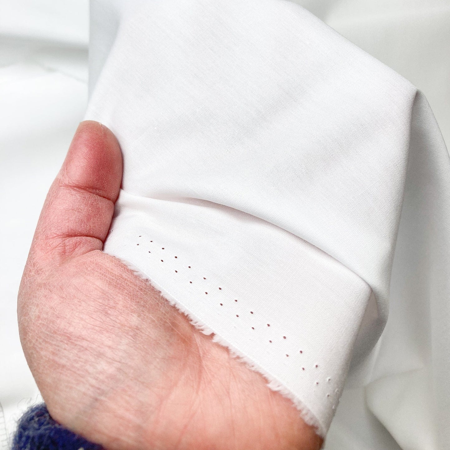 Art Gallery Fabrics - Fine Cotton - PURE Solids 'Snow'