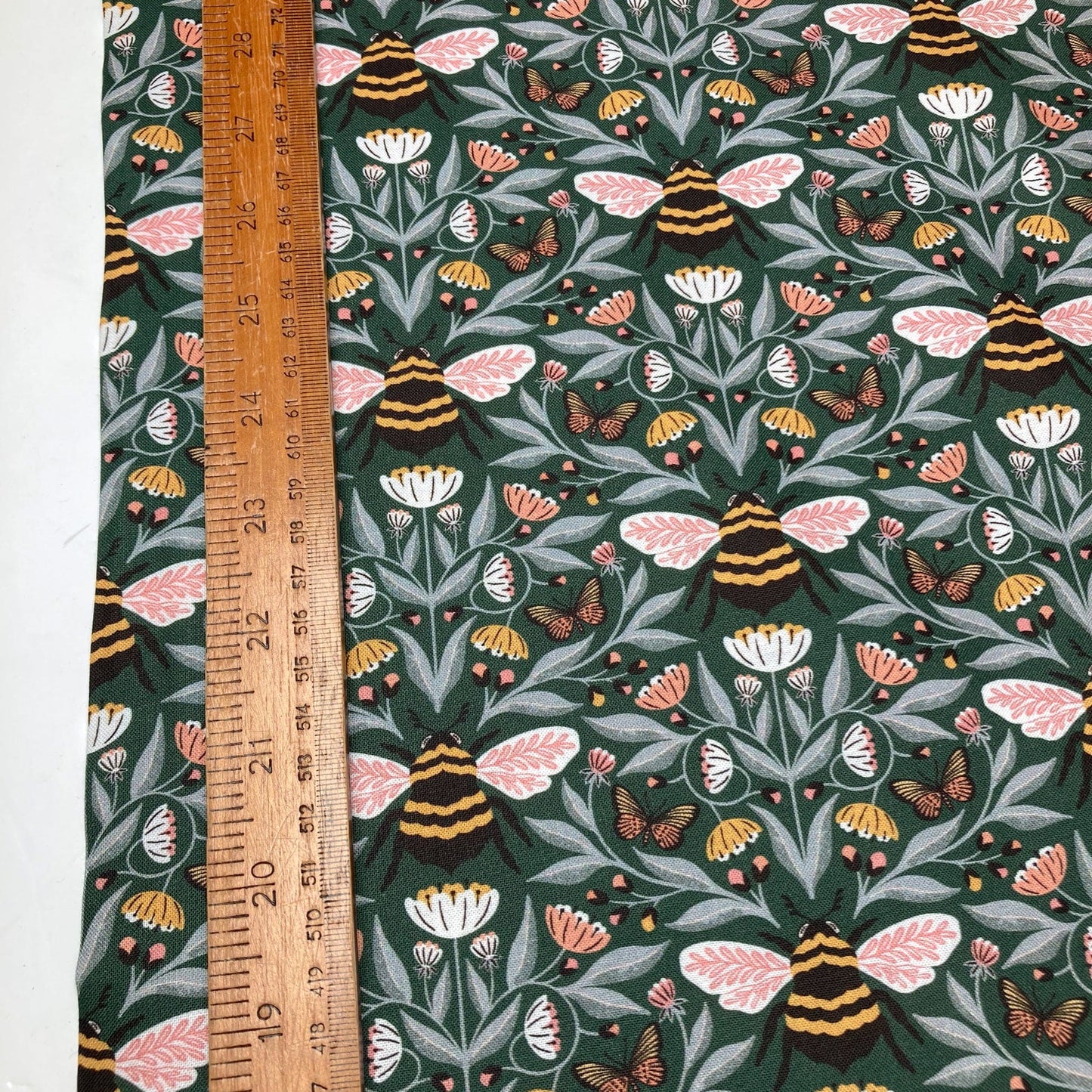 Cloud 9 Organic 'Honey Garden' Quilting Cotton 'Bee-utiful' in Jade