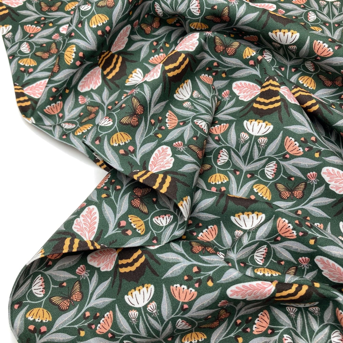 Cloud 9 Organic 'Honey Garden' Quilting Cotton 'Bee-utiful' in Jade