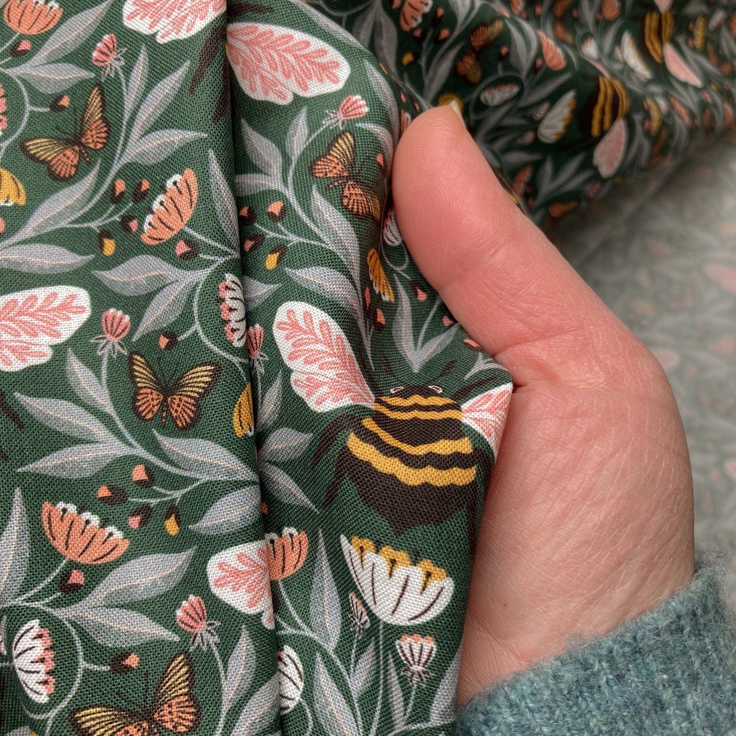 Cloud 9 Organic 'Honey Garden' Quilting Cotton 'Bee-utiful' in Jade