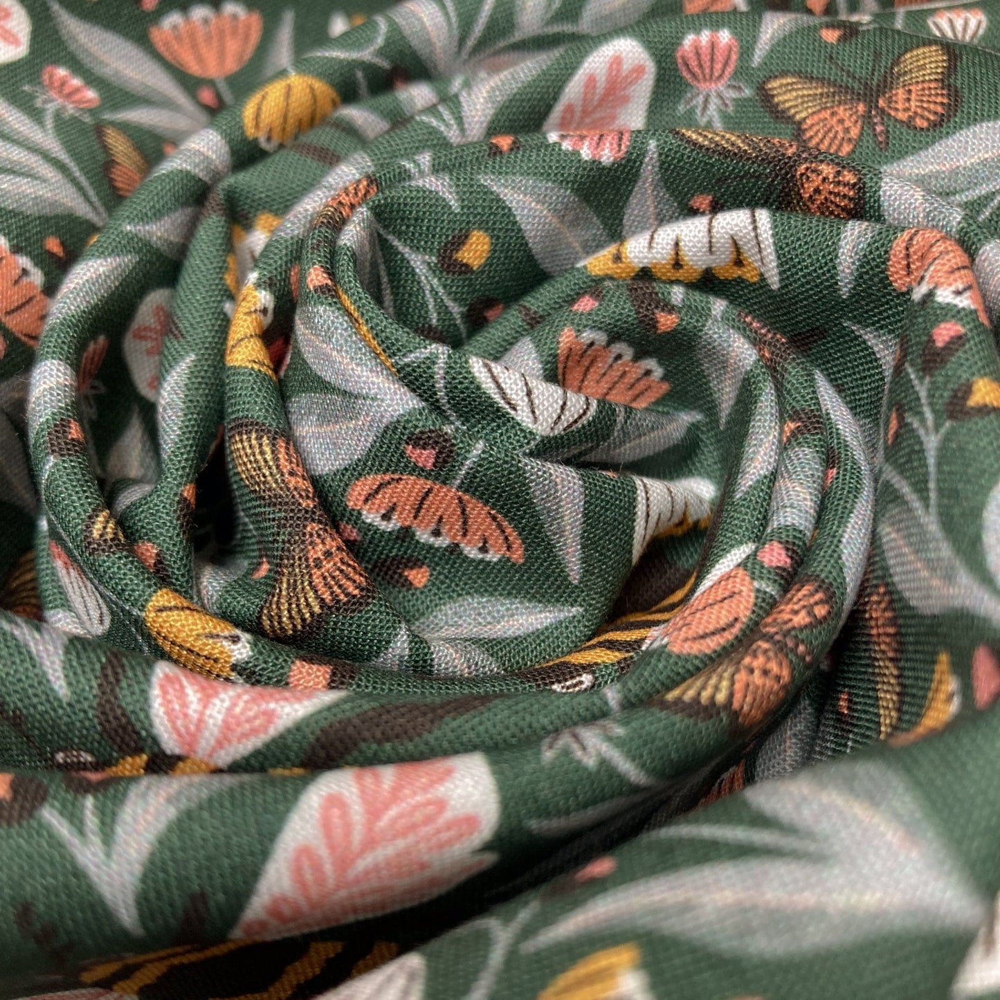 Cloud 9 Organic 'Honey Garden' Quilting Cotton 'Bee-utiful' in Jade