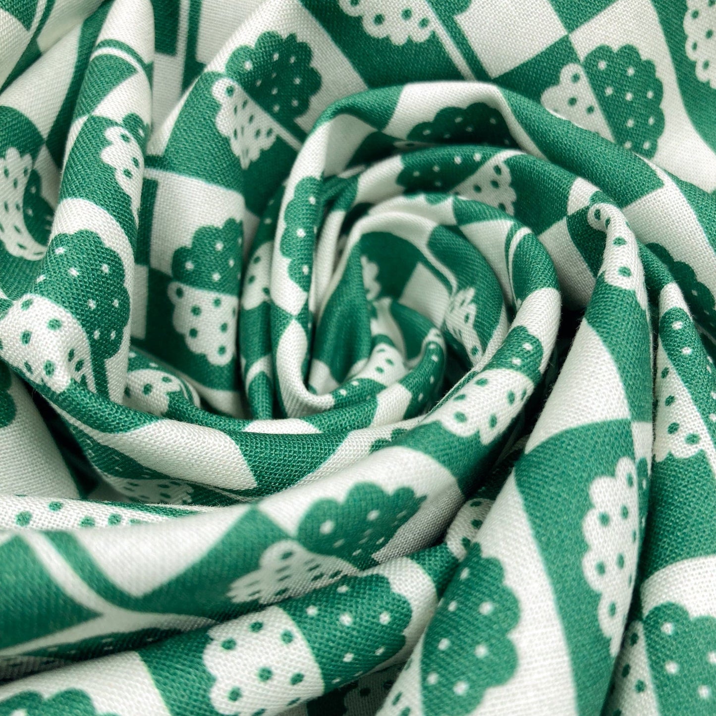 Cloud 9 Organic 'Orchard Deco' Quilting Cotton 'Holly Tree' in Green