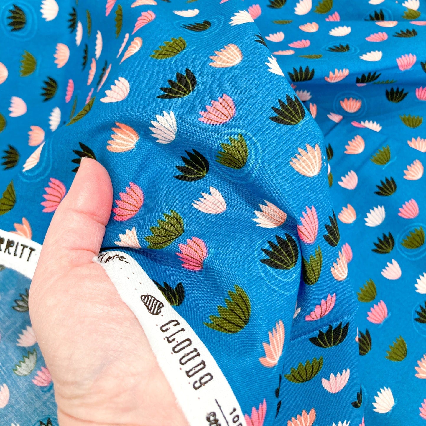 Cloud 9 Organic Quilting Cotton 'Floating Flora'