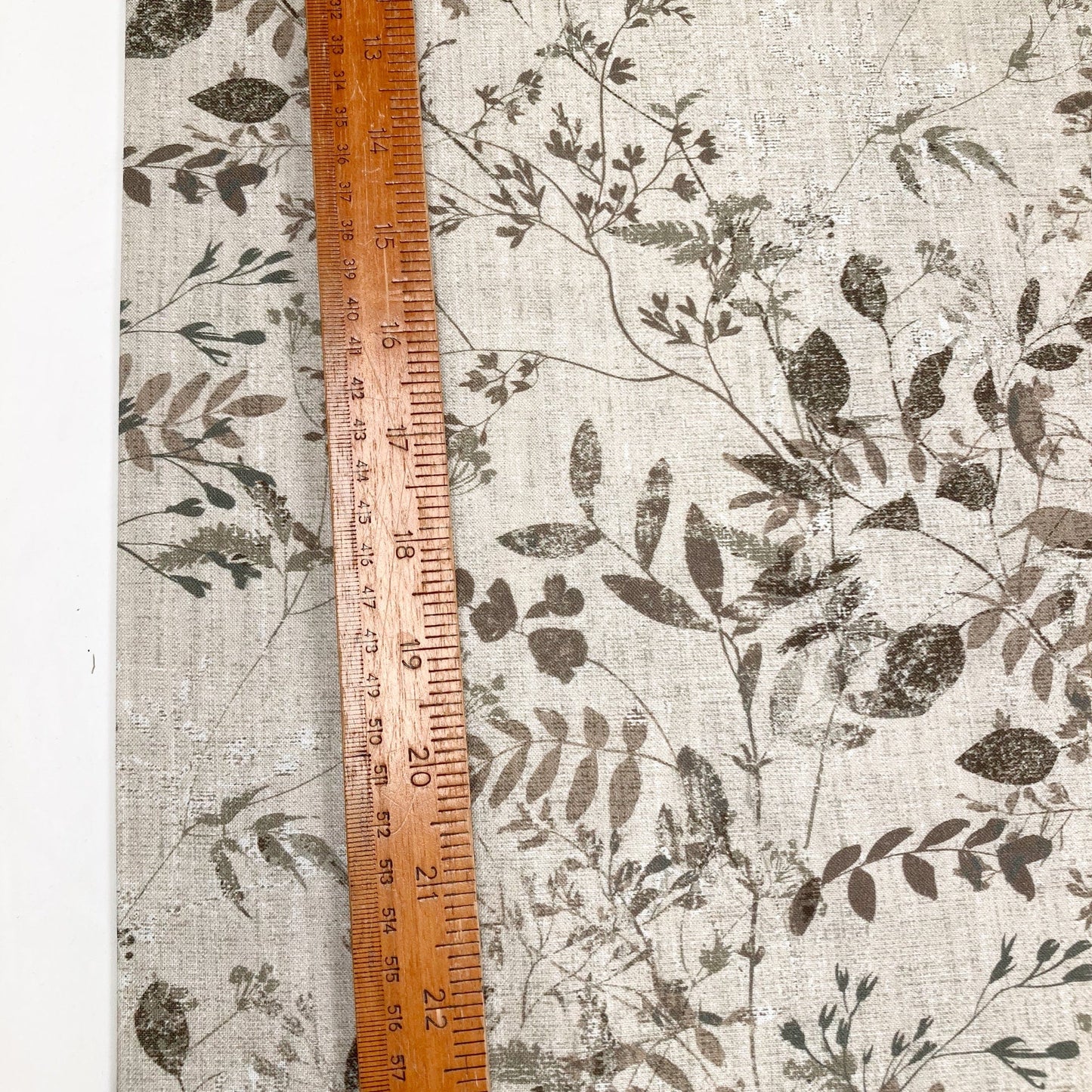 Deadstock: Ex-Joann Quilting Cotton 'Linen-Look Floral'