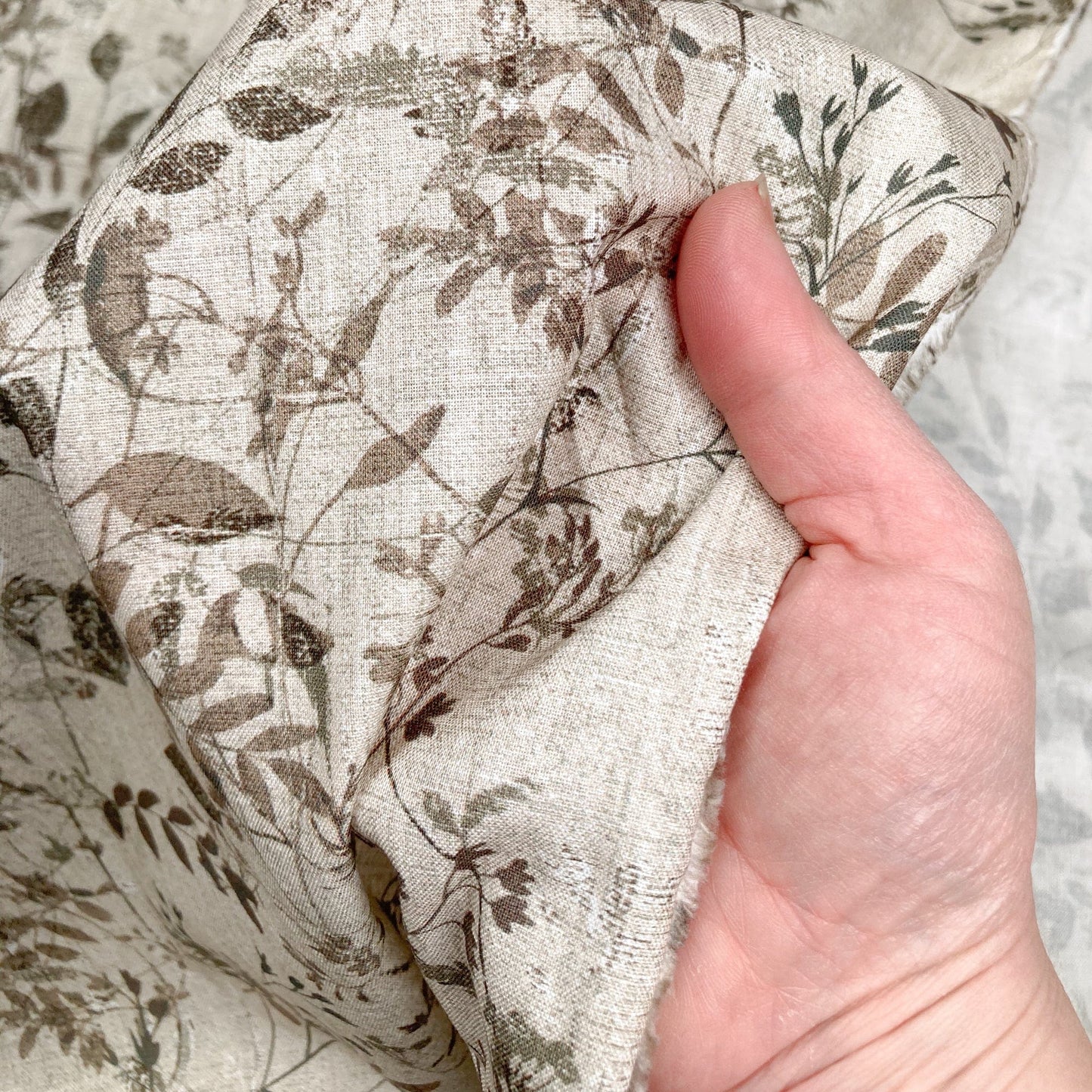 Deadstock: Ex-Joann Quilting Cotton 'Linen-Look Floral'