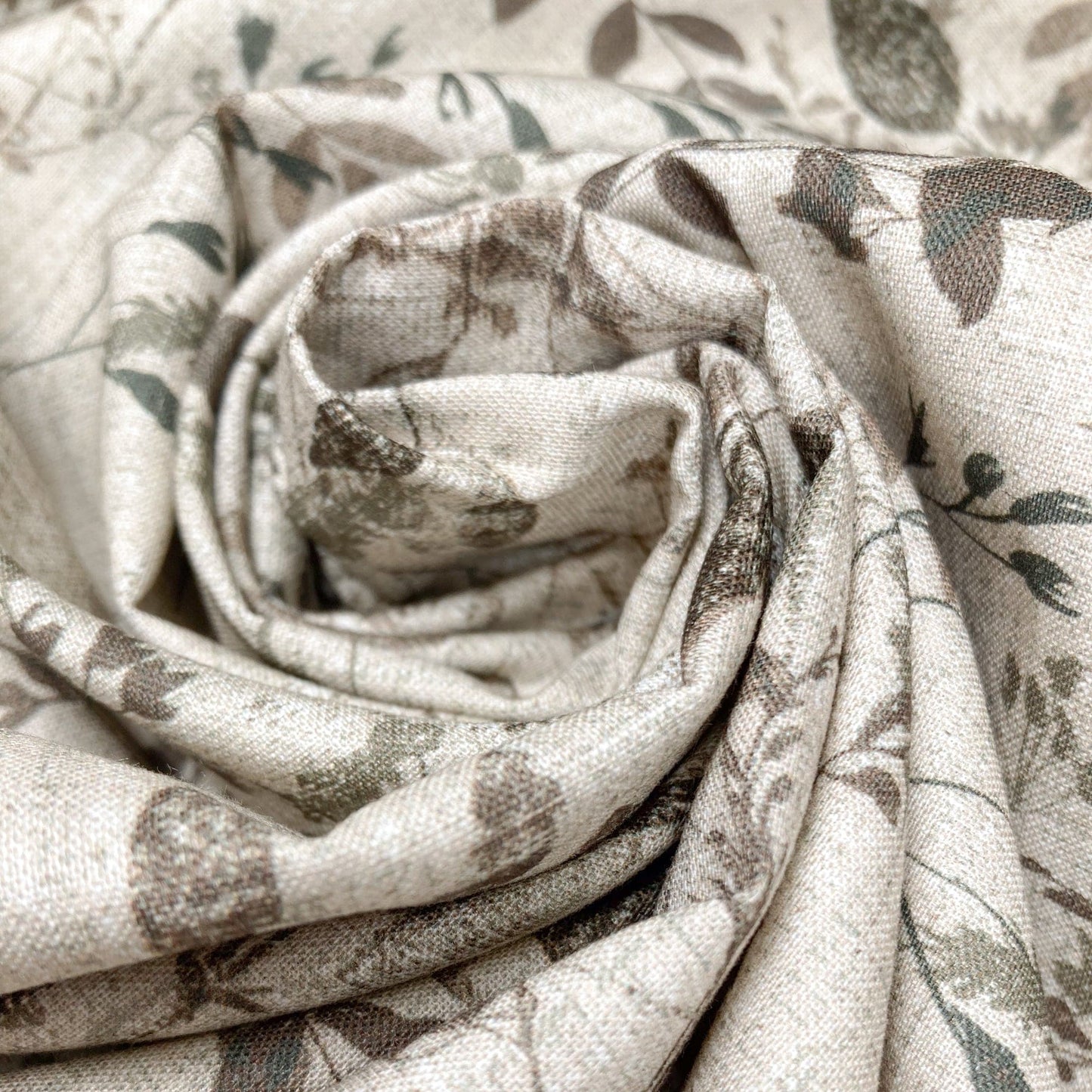 Deadstock: Ex-Joann Quilting Cotton 'Linen-Look Floral'