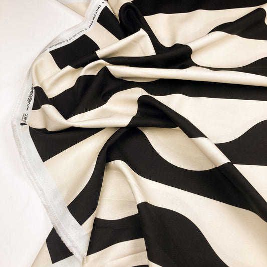 Moda Emily van Hoff 'Groove' Quilting Cotton Two-Tone Curve in 'Tuxedo'