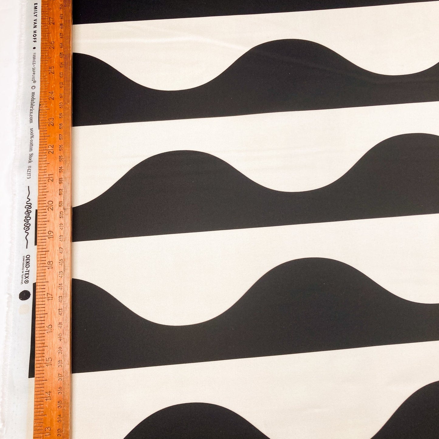 Moda Emily van Hoff 'Groove' Quilting Cotton Two-Tone Curve in 'Tuxedo'