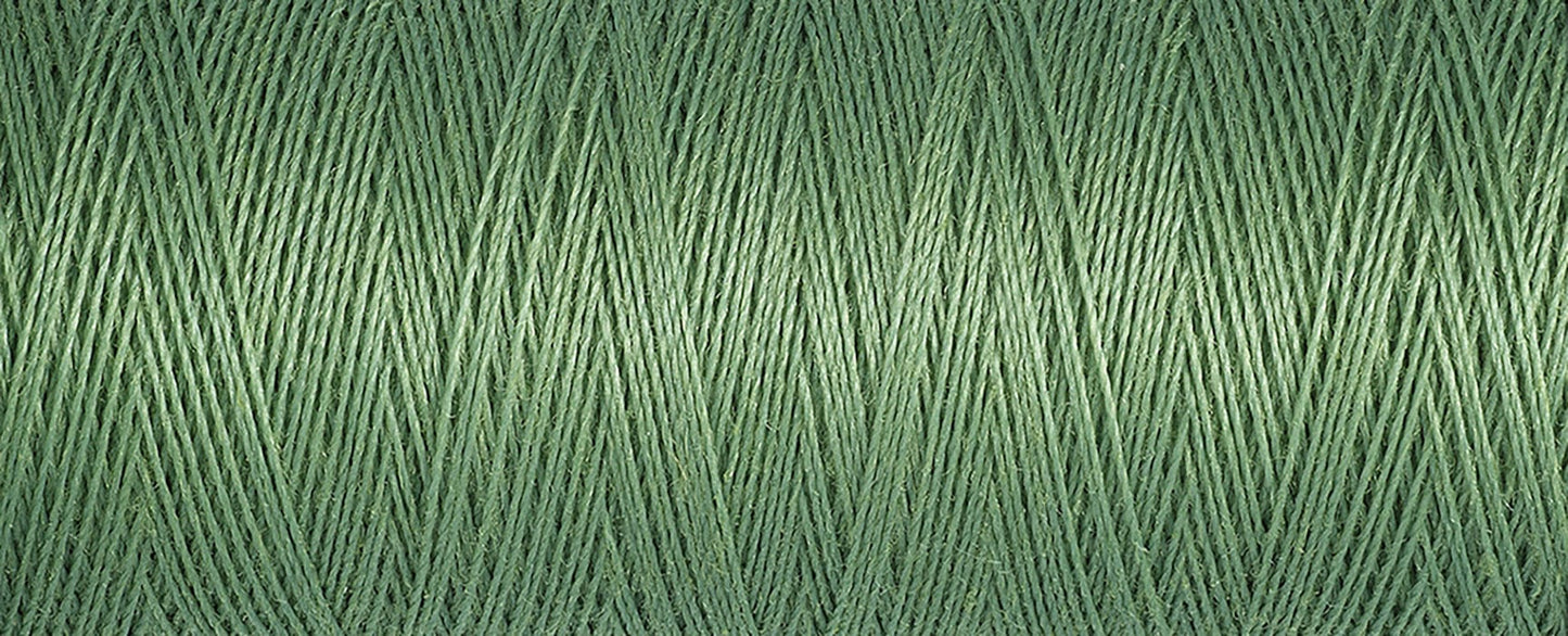 100 m Reel Gütermann Recycled Sew-All Thread in Minty Pea Green no. 821
