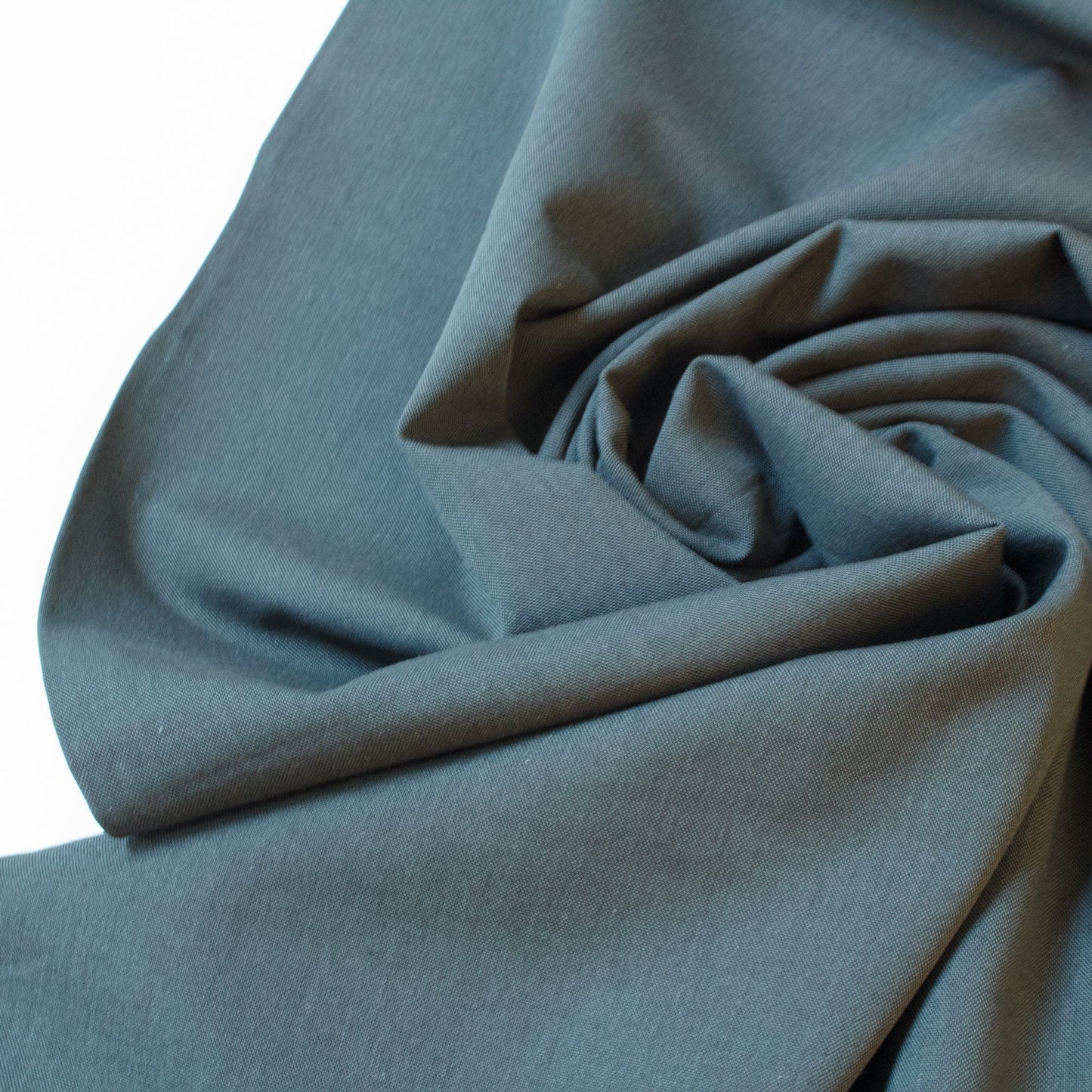 Cloud 9 Cirrus Solids: Organic Cotton Yarn-Dyed Crossweave in 'Midnight'