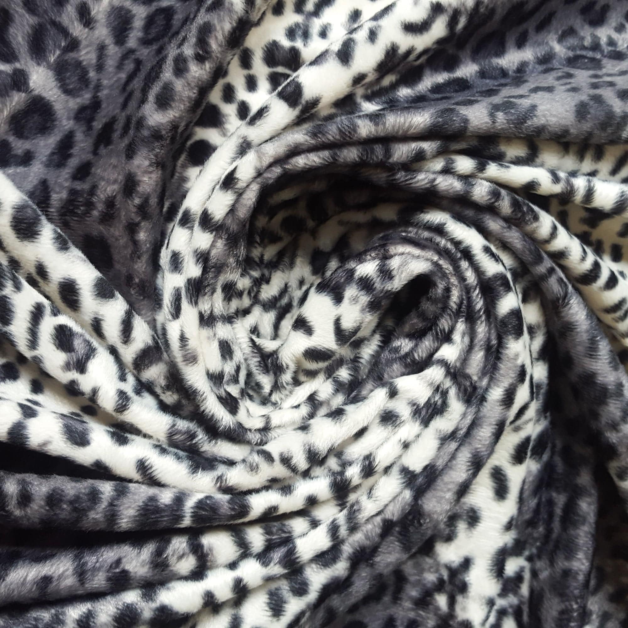 Faux Fur Fabric with Grey Leopard Print Catkin Scraps