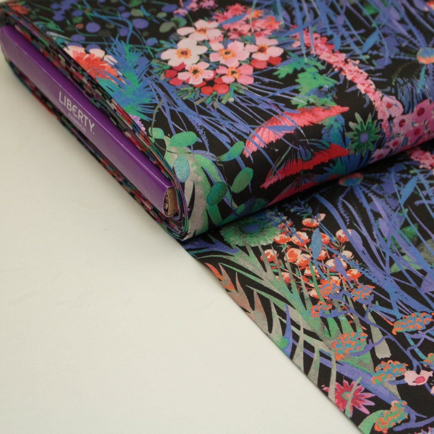 Liberty Fabrics Tana Lawn™ 'Tresco' E in Purple