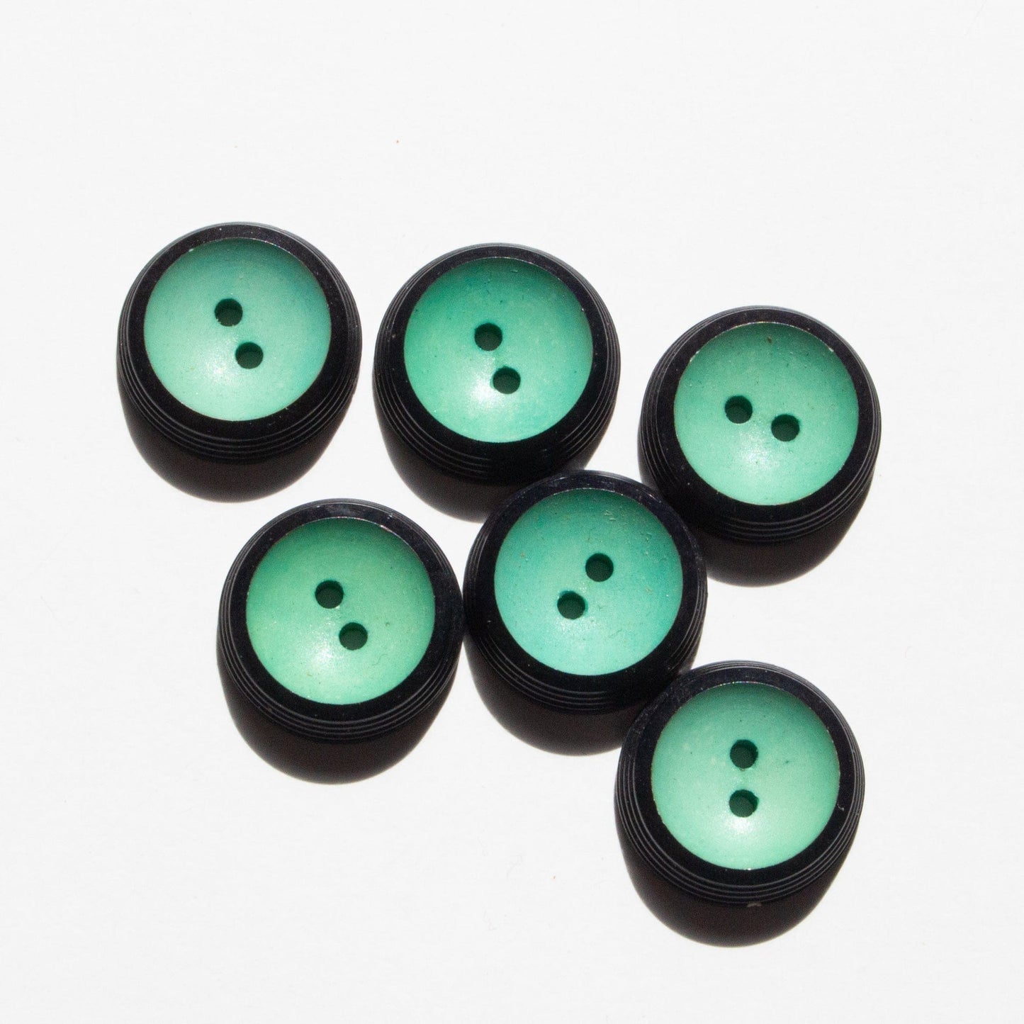 6 Vintage Wooden Buttons in Green and Black - 16 mm
