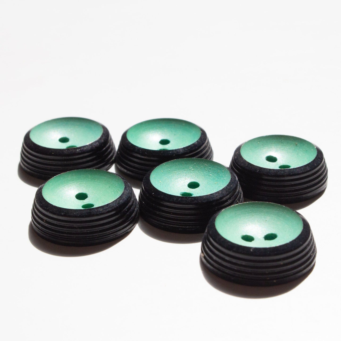 6 Vintage Wooden Buttons in Green and Black - 16 mm