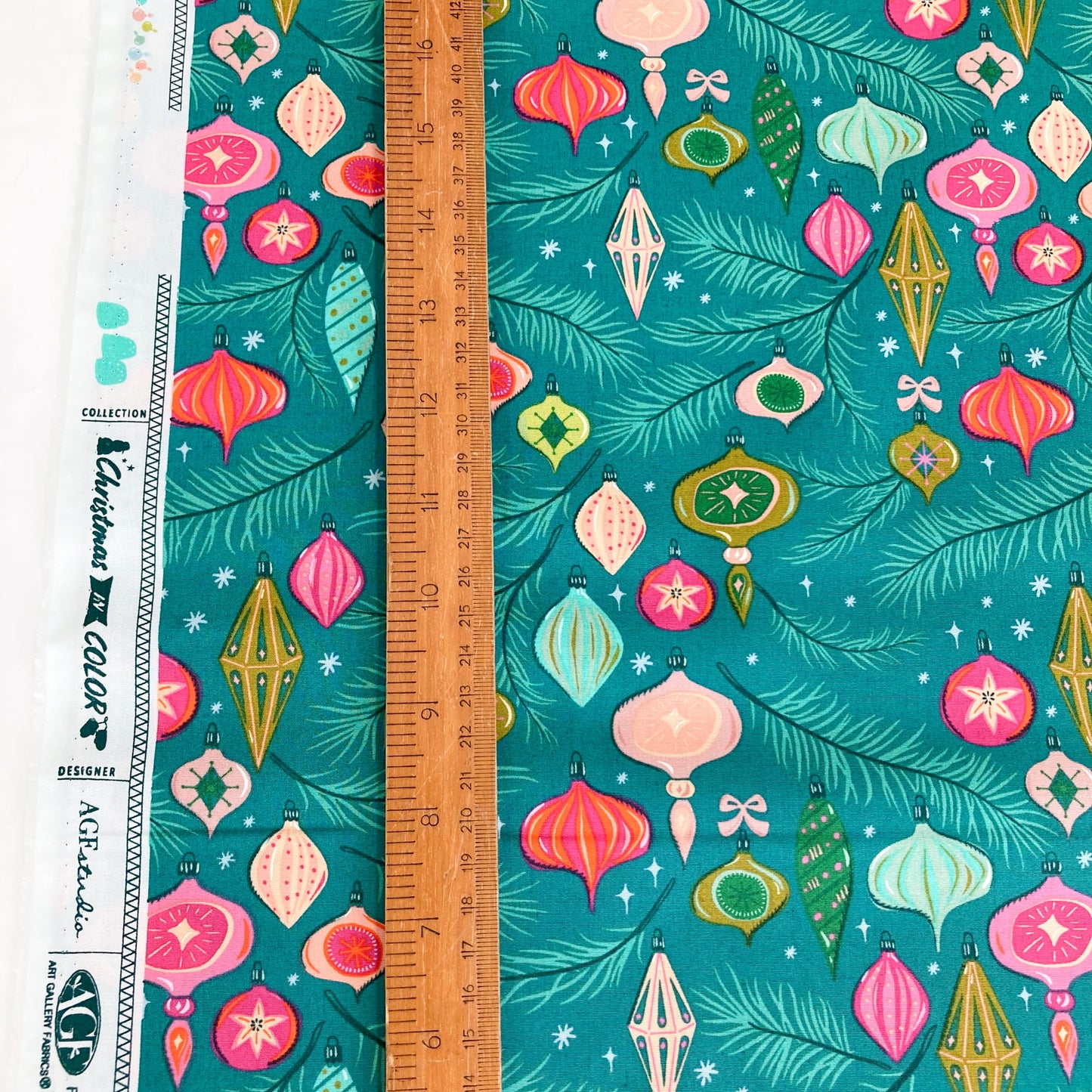 Art Gallery Fabrics 'Christmas in Colour': Fine Cotton 'Jingle all the Way' in Spruce