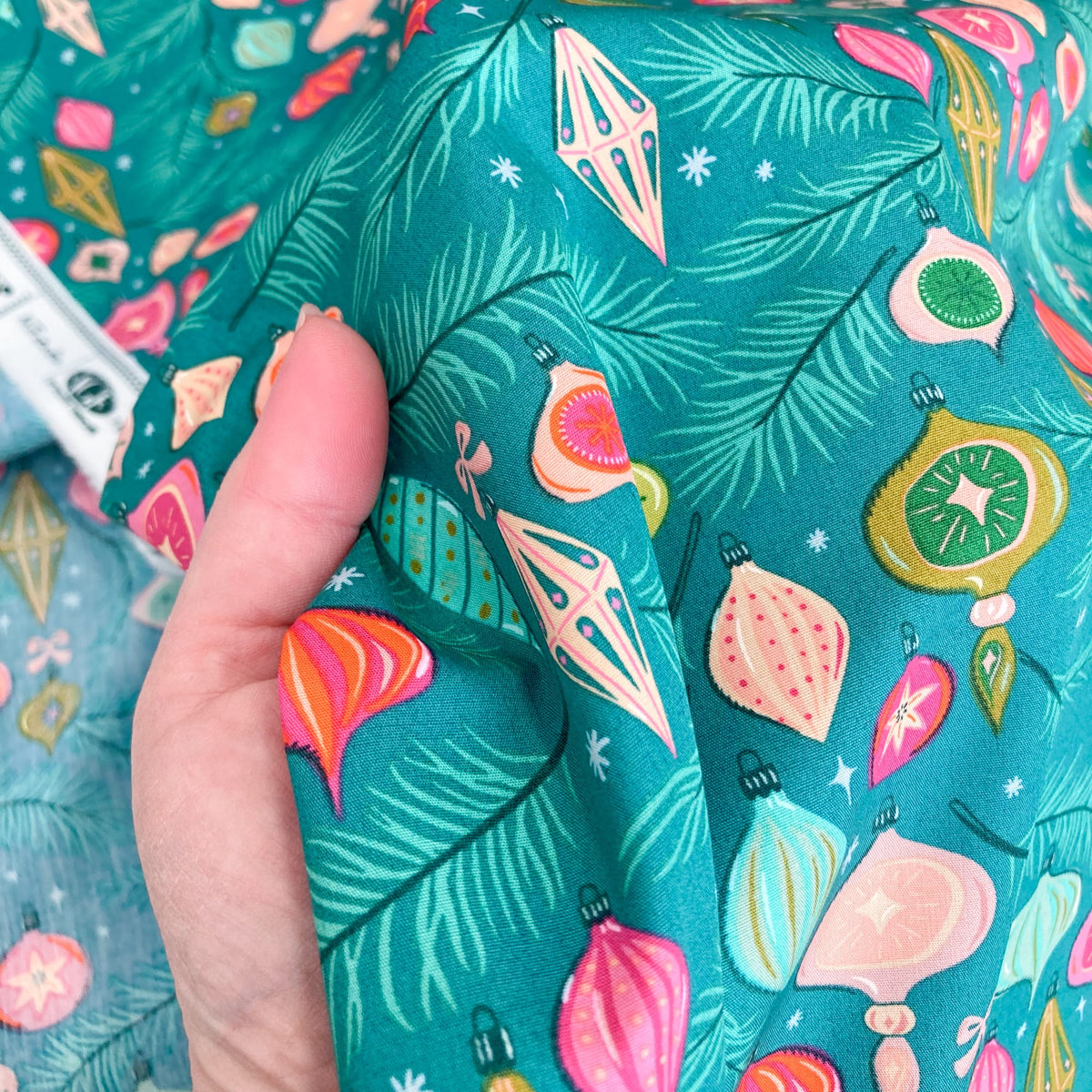 Art Gallery Fabrics 'Christmas in Colour': Fine Cotton 'Jingle all the Way' in Spruce