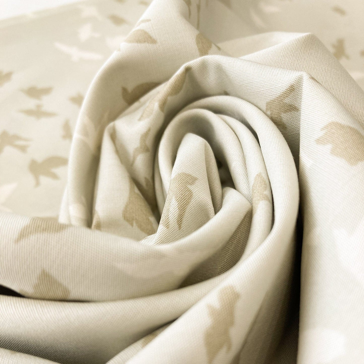 Art Gallery Fabrics Fine Cotton 'Aves Chatter Three'