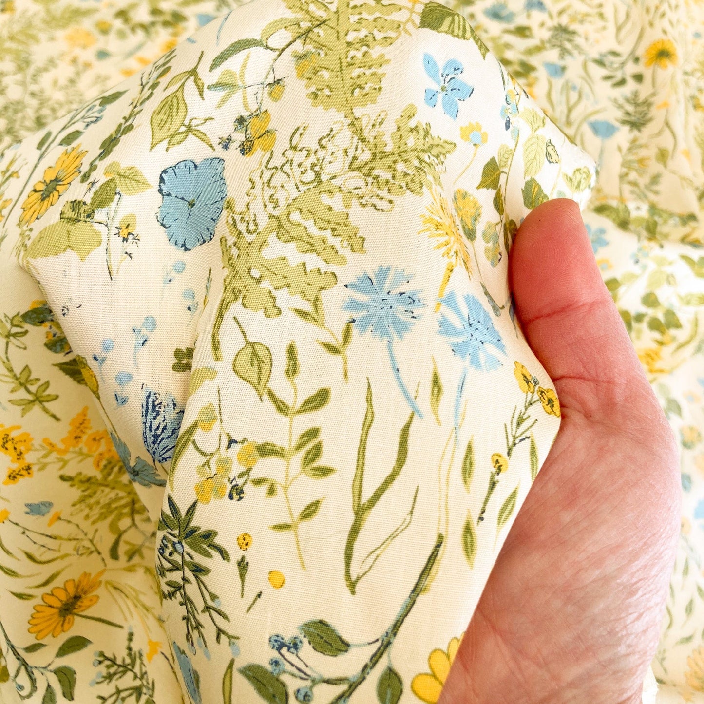 Art Gallery Fabrics 'Potager': Fine Cotton 'Peaceful Meadow Dawn'