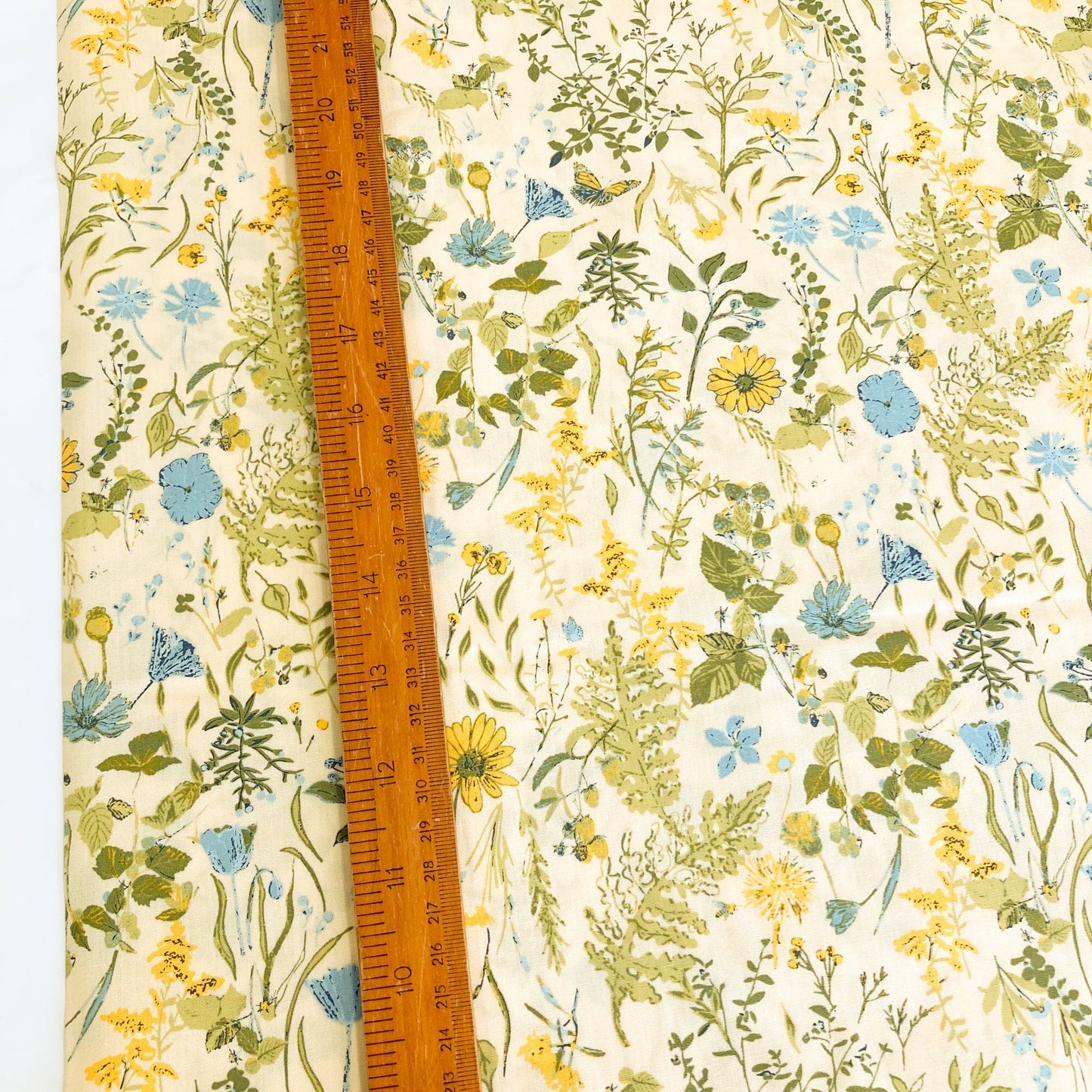 Art Gallery Fabrics 'Potager': Fine Cotton 'Peaceful Meadow Dawn'