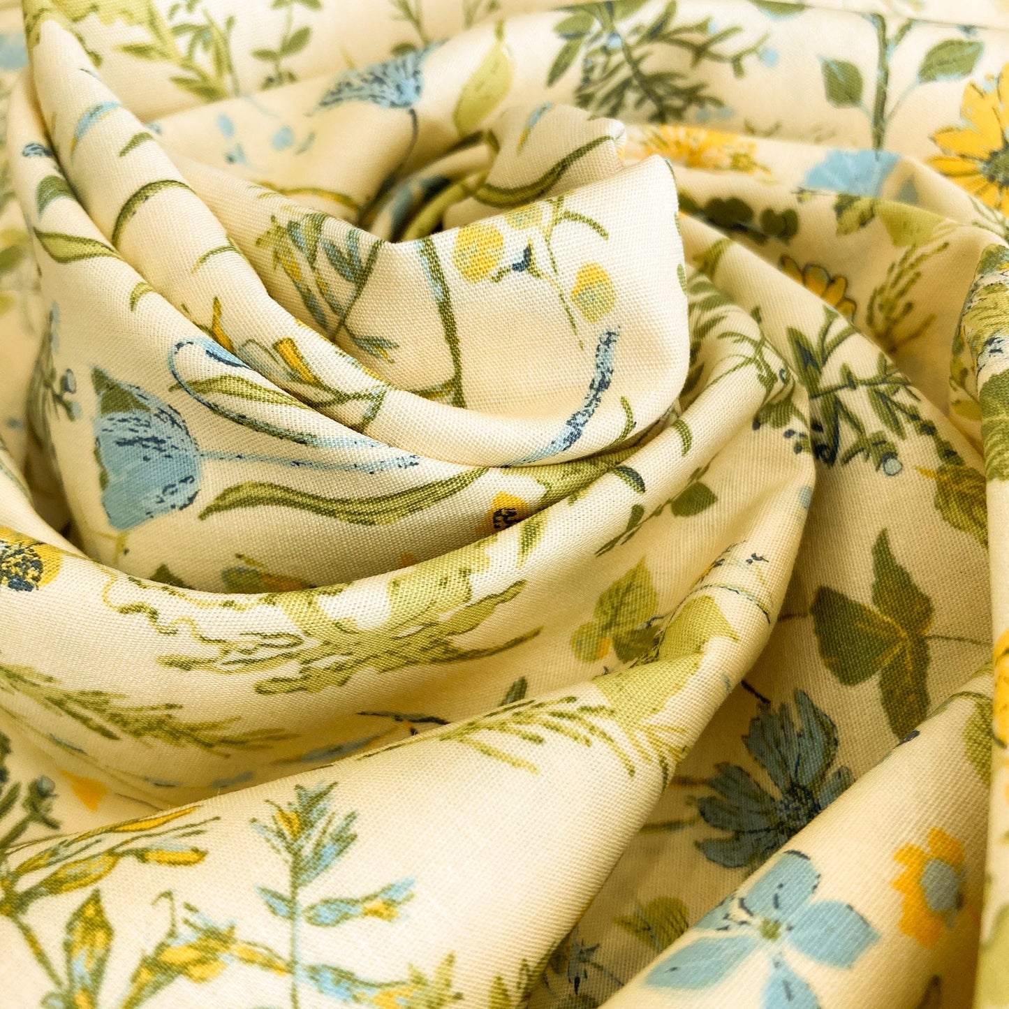Art Gallery Fabrics 'Potager': Fine Cotton 'Peaceful Meadow Dawn'
