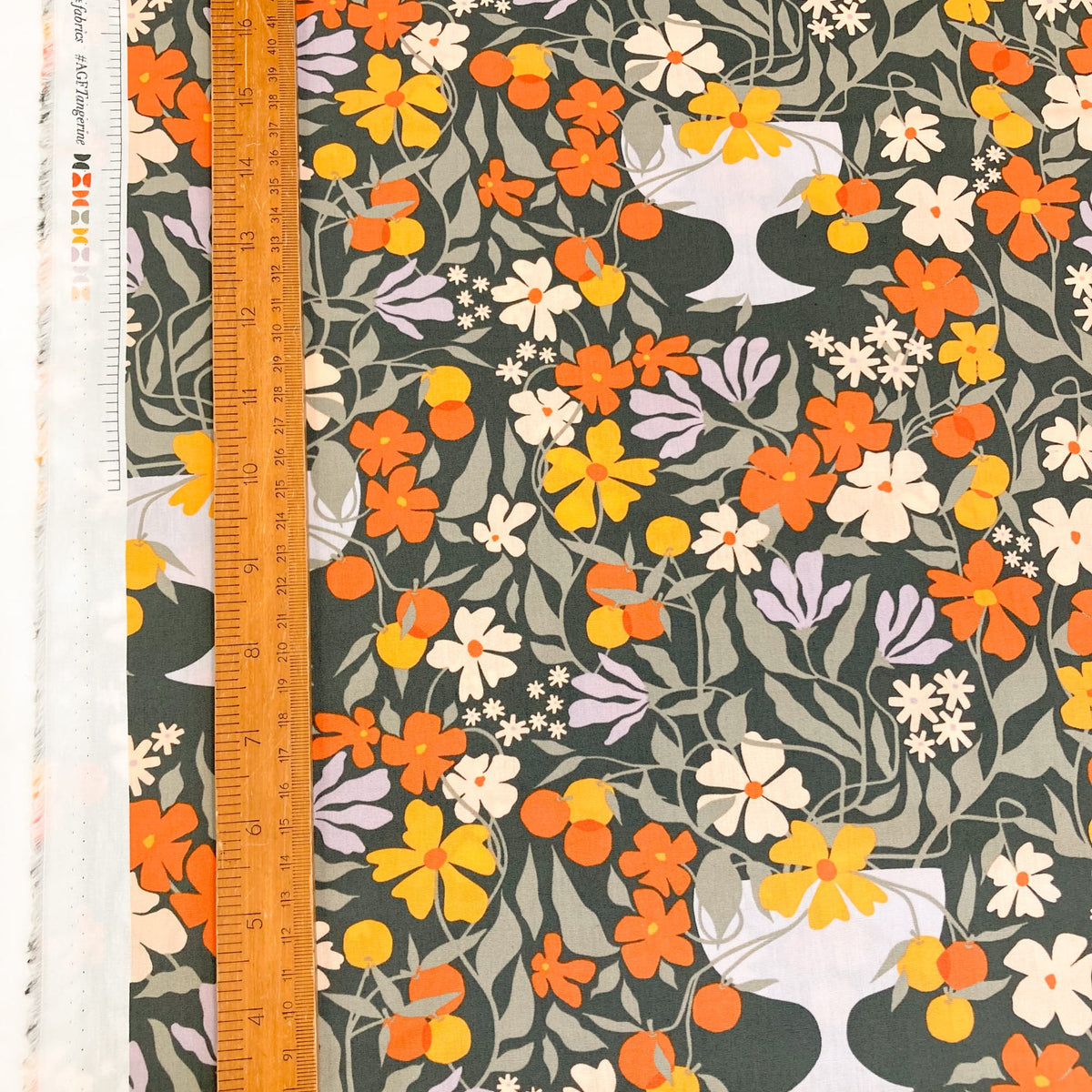 Art Gallery Fabrics 'Tangerine': Fine Cotton 'Growing Centerpiece'