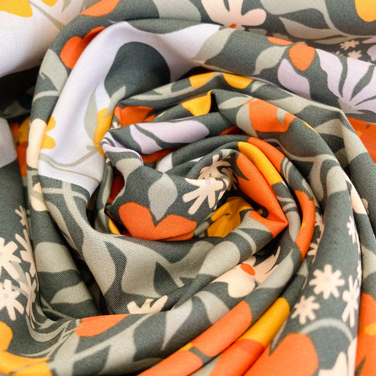 Art Gallery Fabrics 'Tangerine': Fine Cotton 'Growing Centerpiece'