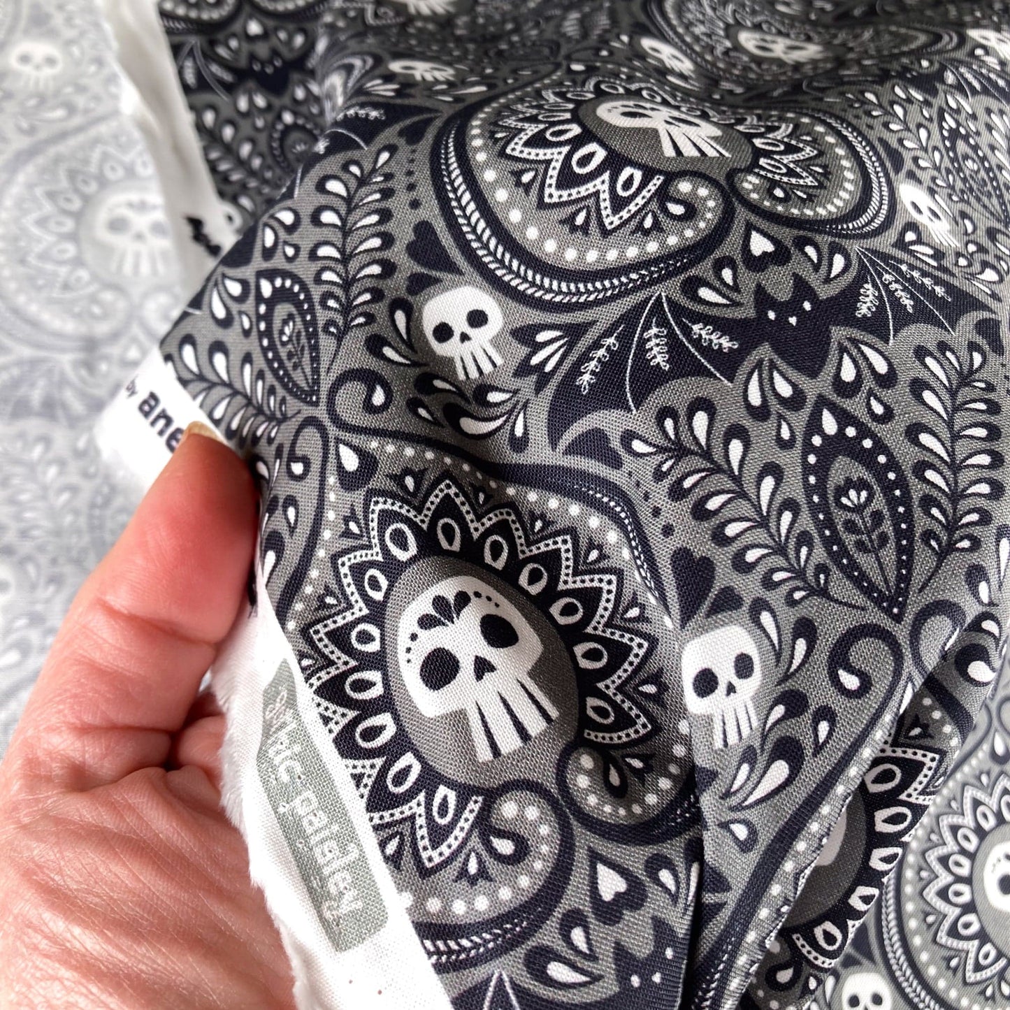 Cloud 9 Organic Quilting Cotton 'Gothic Paisley'