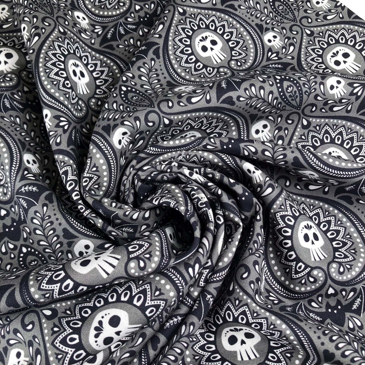 Cloud 9 Organic Quilting Cotton 'Gothic Paisley'