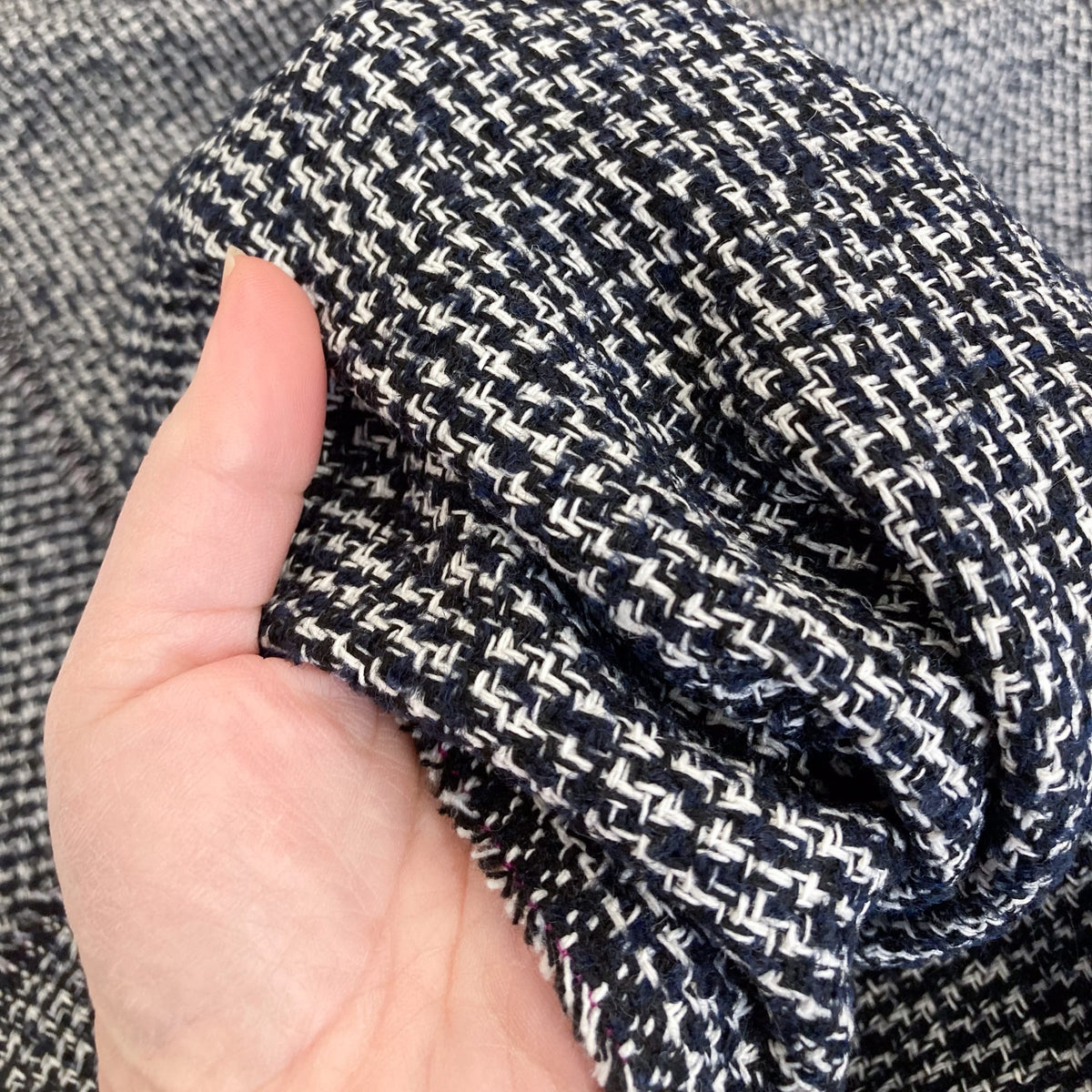 Deadstock: Wool Mix Bouclé in Navy and White