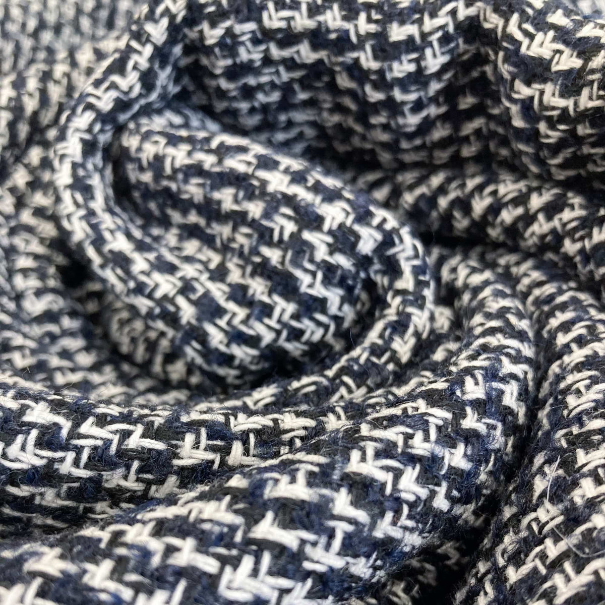 Deadstock: Wool Mix Bouclé in Navy and White