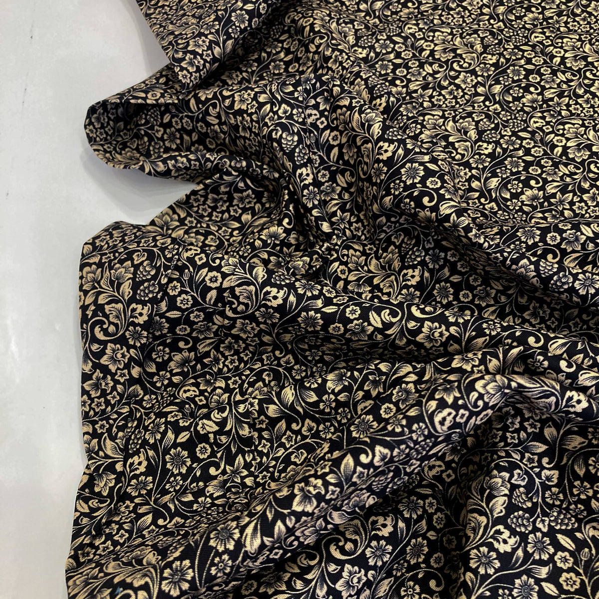 Fabric Freedom Quilting Cotton 'Country Garden' in Black