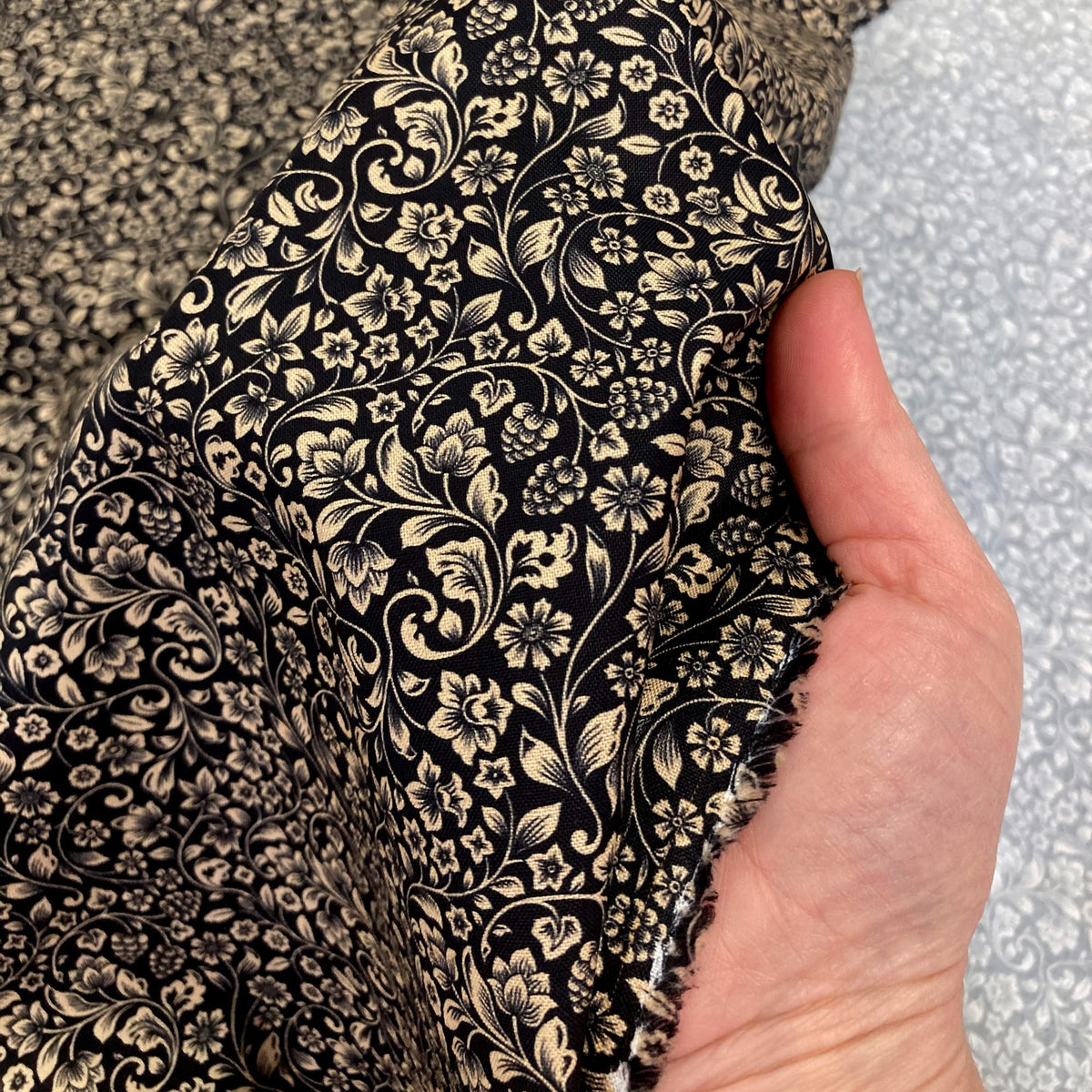 Fabric Freedom Quilting Cotton 'Country Garden' in Black