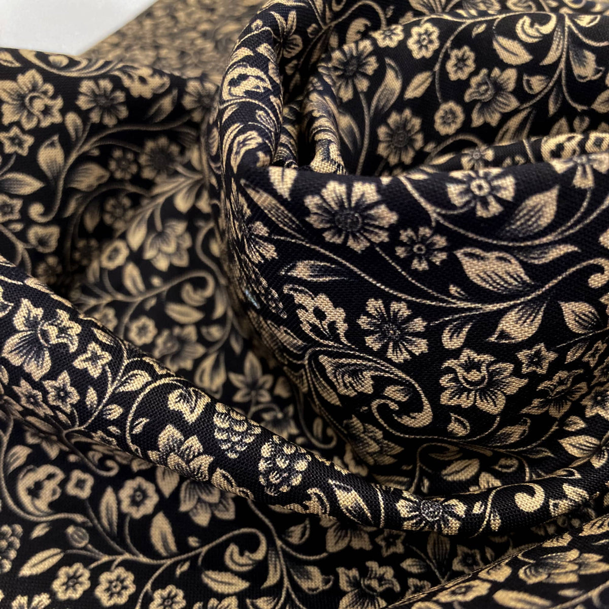 Fabric Freedom Quilting Cotton 'Country Garden' in Black