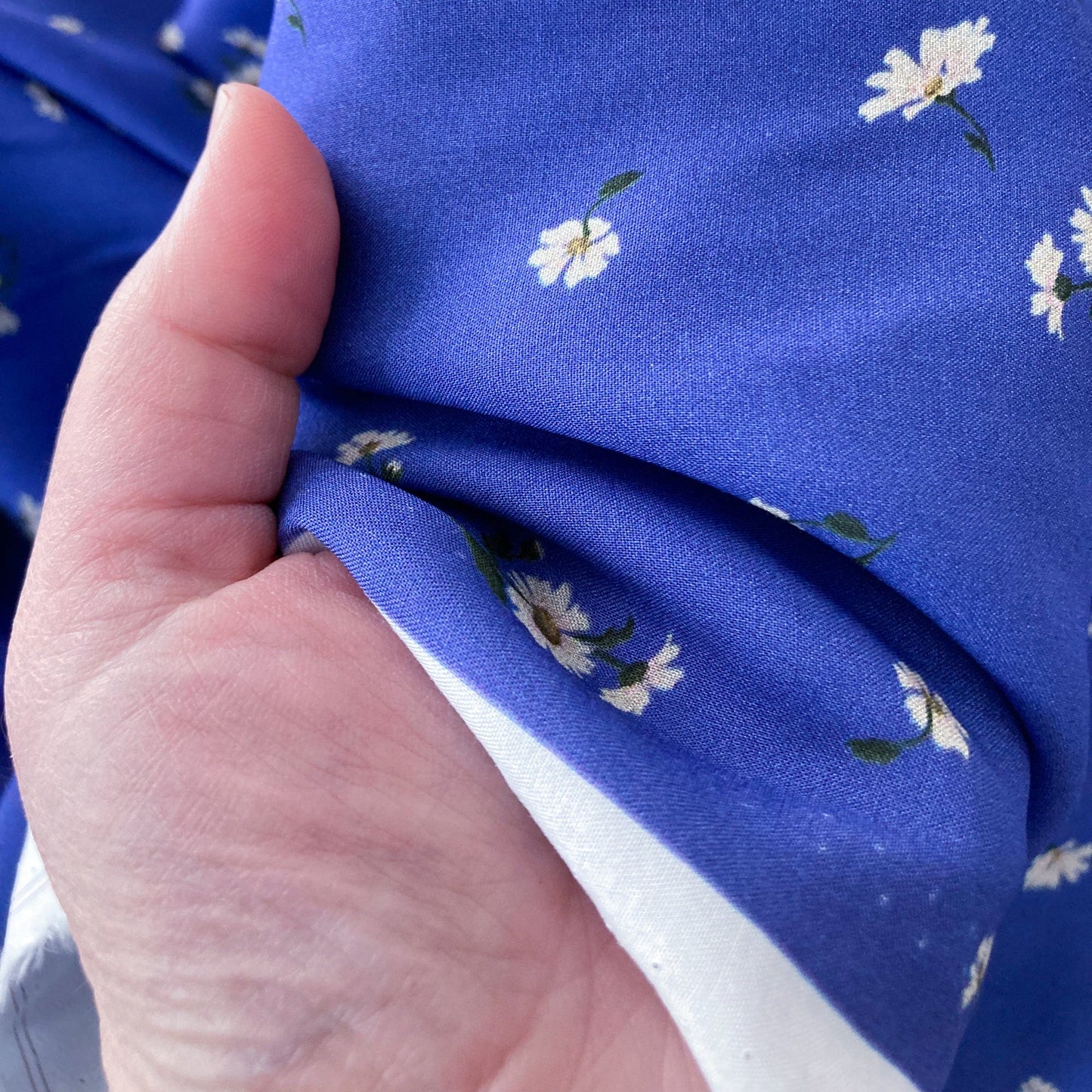 Sustainable Viscose Challis 'Shasta Daisy'