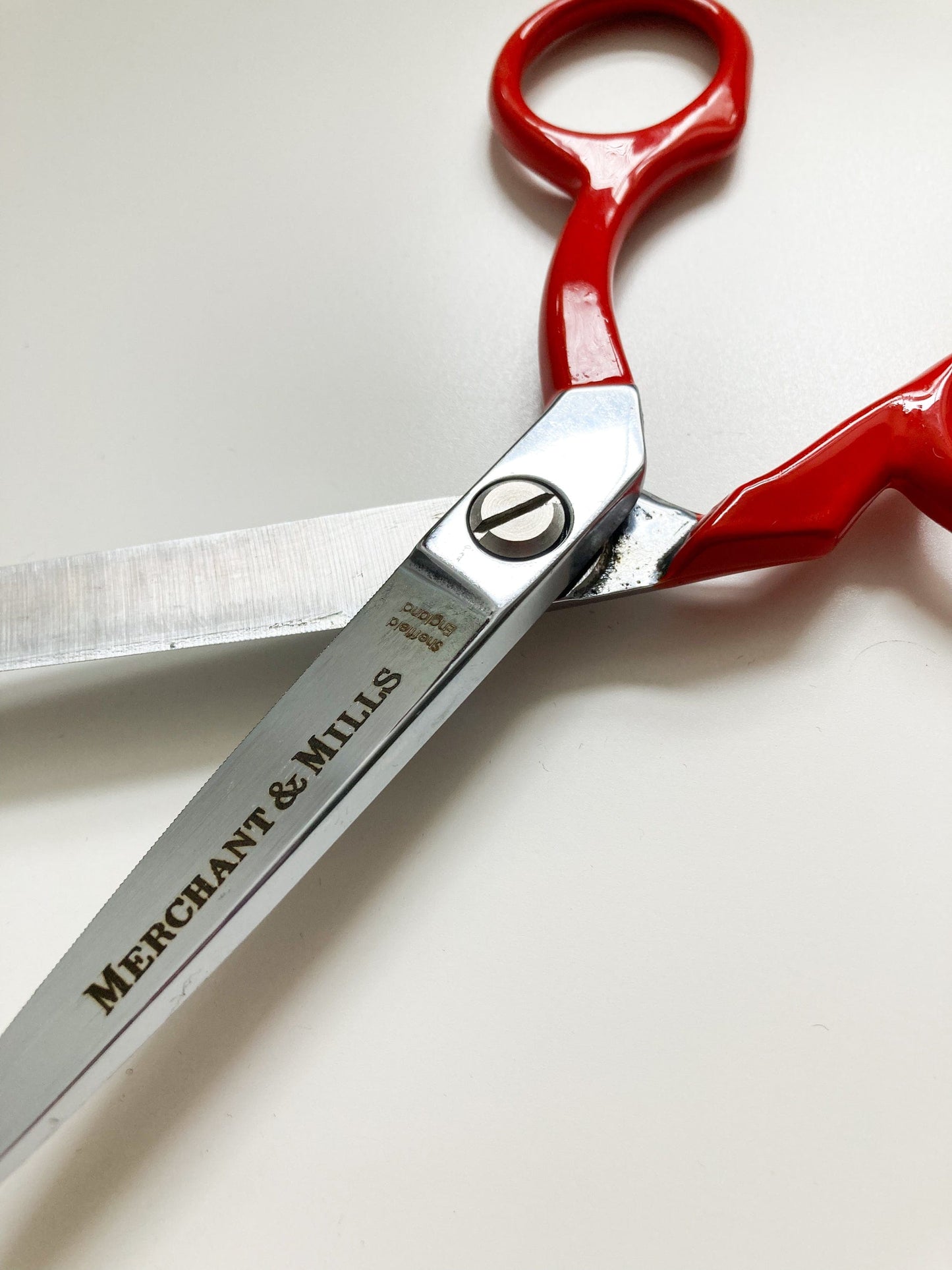 Merchant & Mills Tailor's Shears - 8" Extra Sharp Red