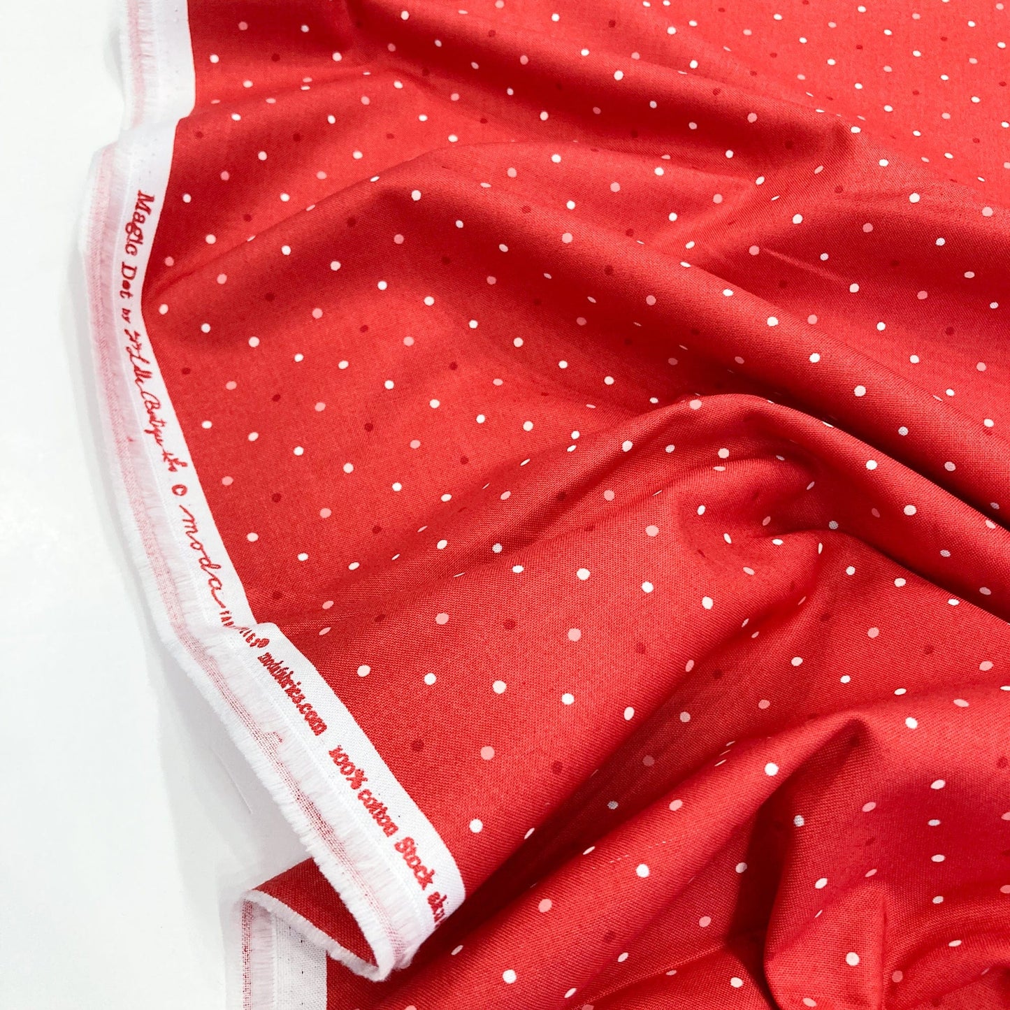 Moda 'Magic Dot' Quilting Cotton in Strawberry