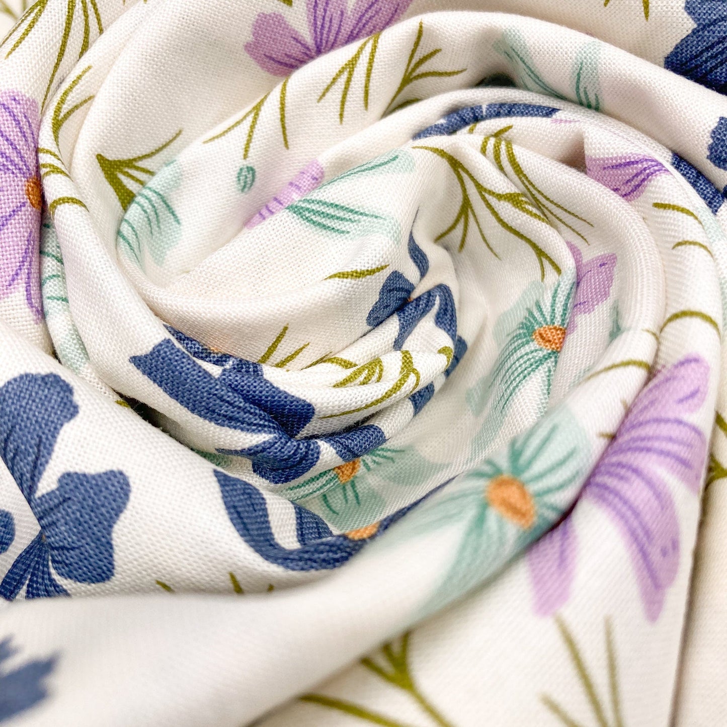 Moda 'Seaglass Summer' Quilting Cotton 'Cottage Cosmo' in Oyster