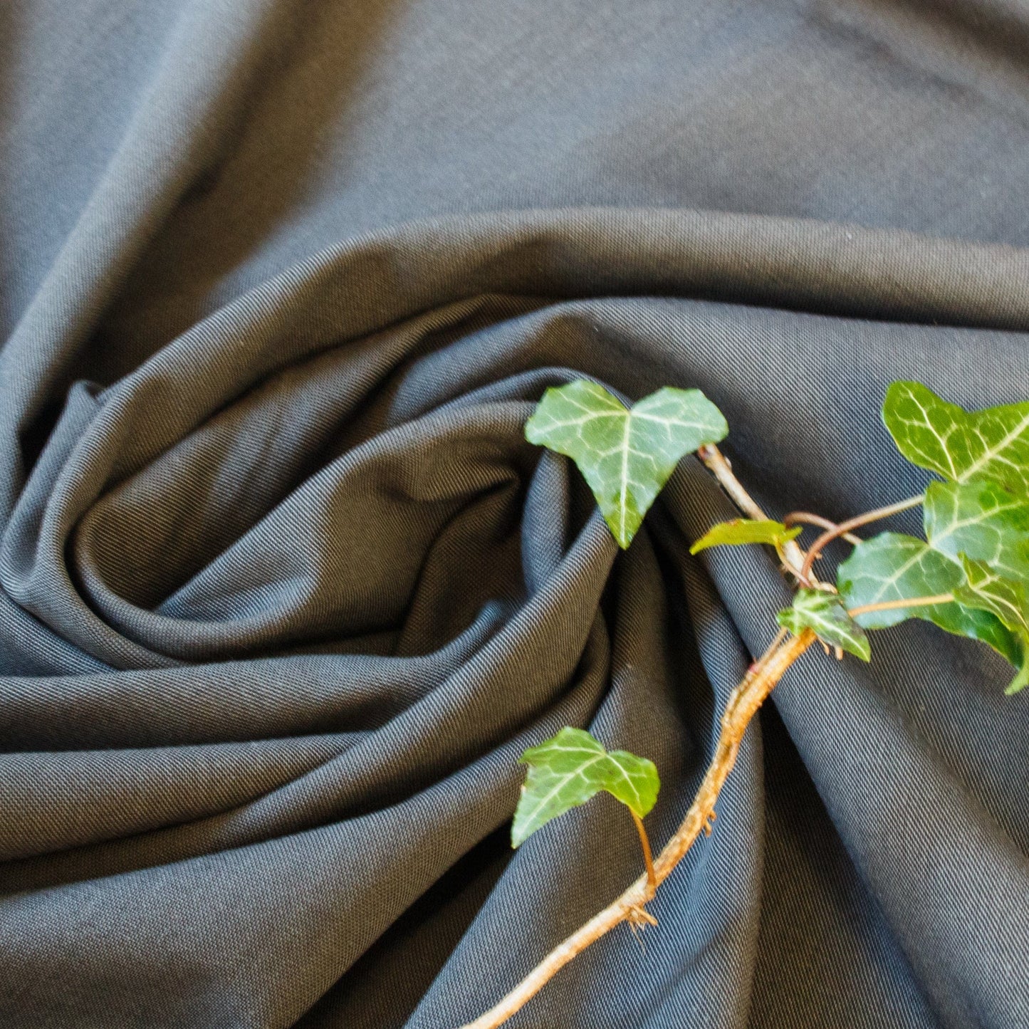 Cloud 9 Cirrus Solids: Organic Cotton Yarn-Dyed Crossweave in 'Midnight'