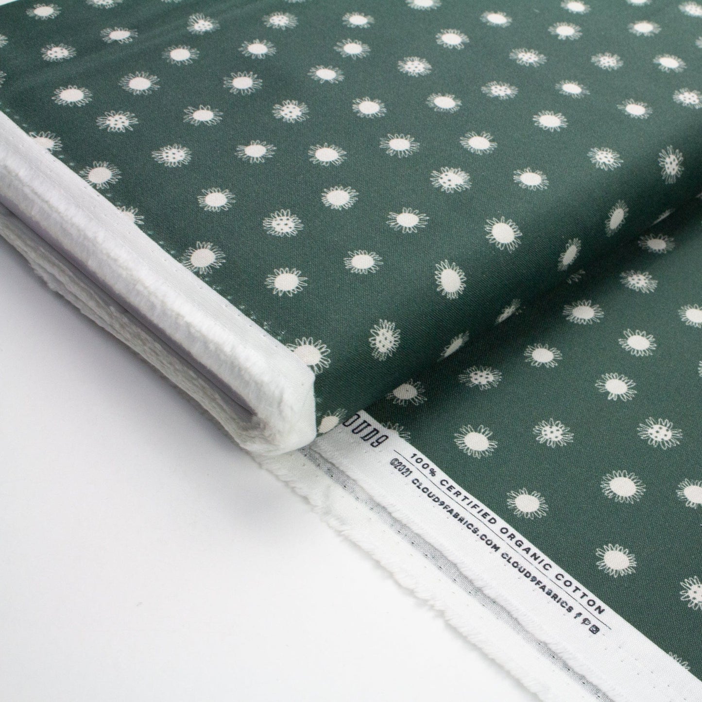 Cloud 9 Organic Quilting Cotton 'Daisy Dots'