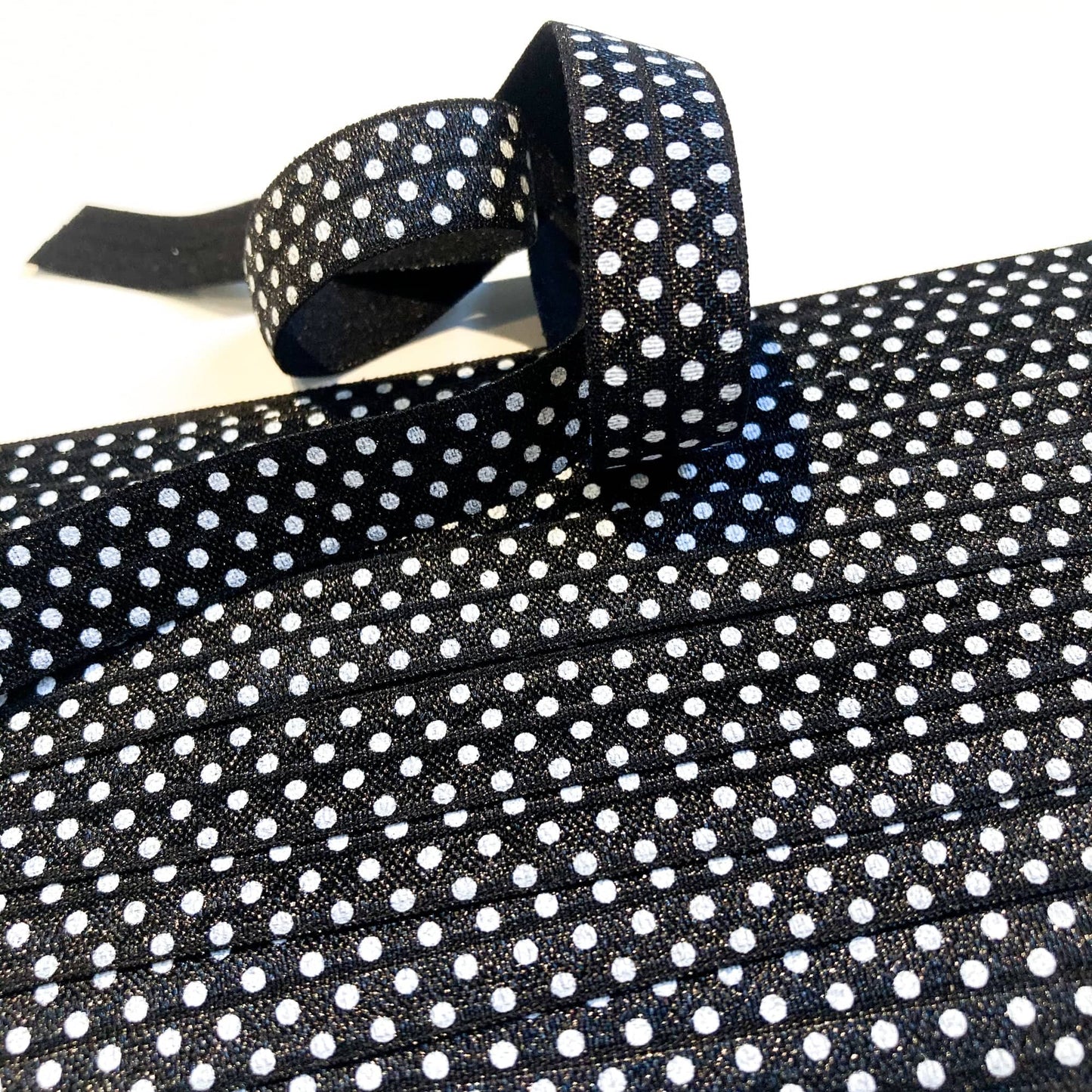 16 mm Foldover Elastic in Black with White Polka Dots