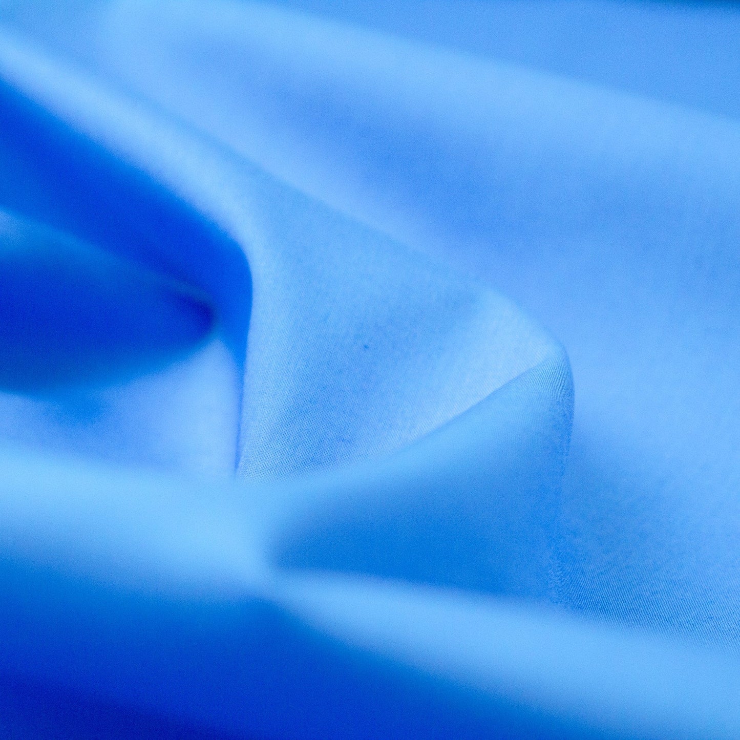 Liberty Fabrics Plain Tana Lawn™ in 'Waterfall' Blue