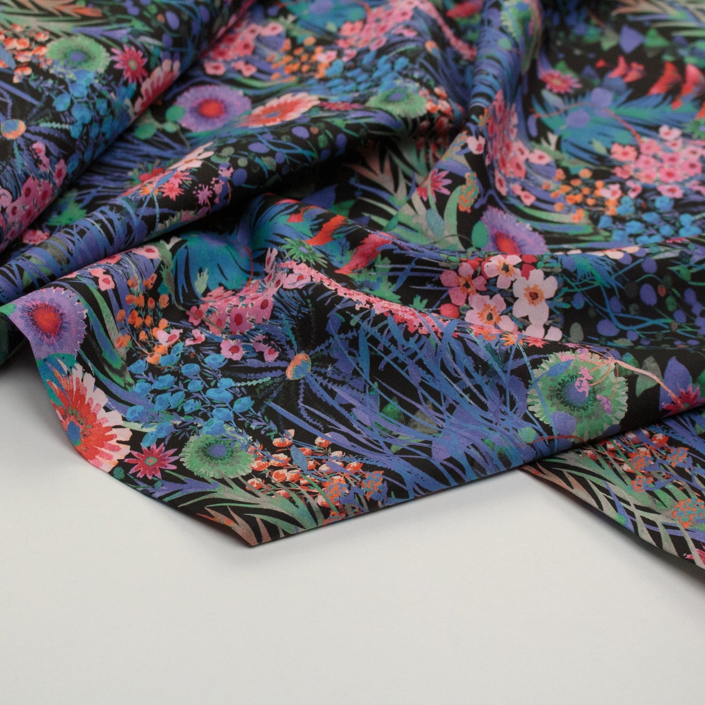 Liberty Fabrics Tana Lawn™ 'Tresco' E in Purple