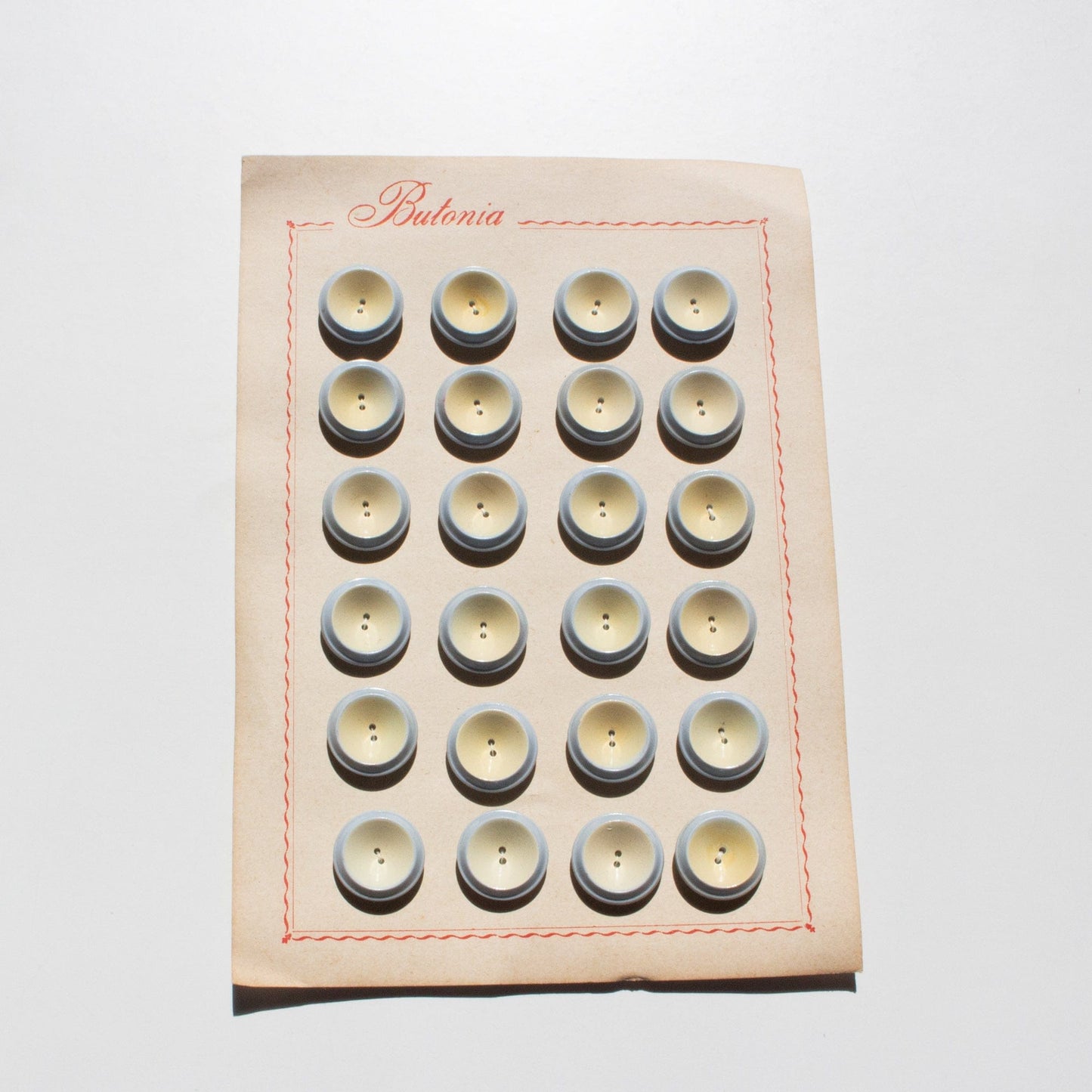 6 Vintage Italian Plastic Buttons in Cream and Grey - 20 mm